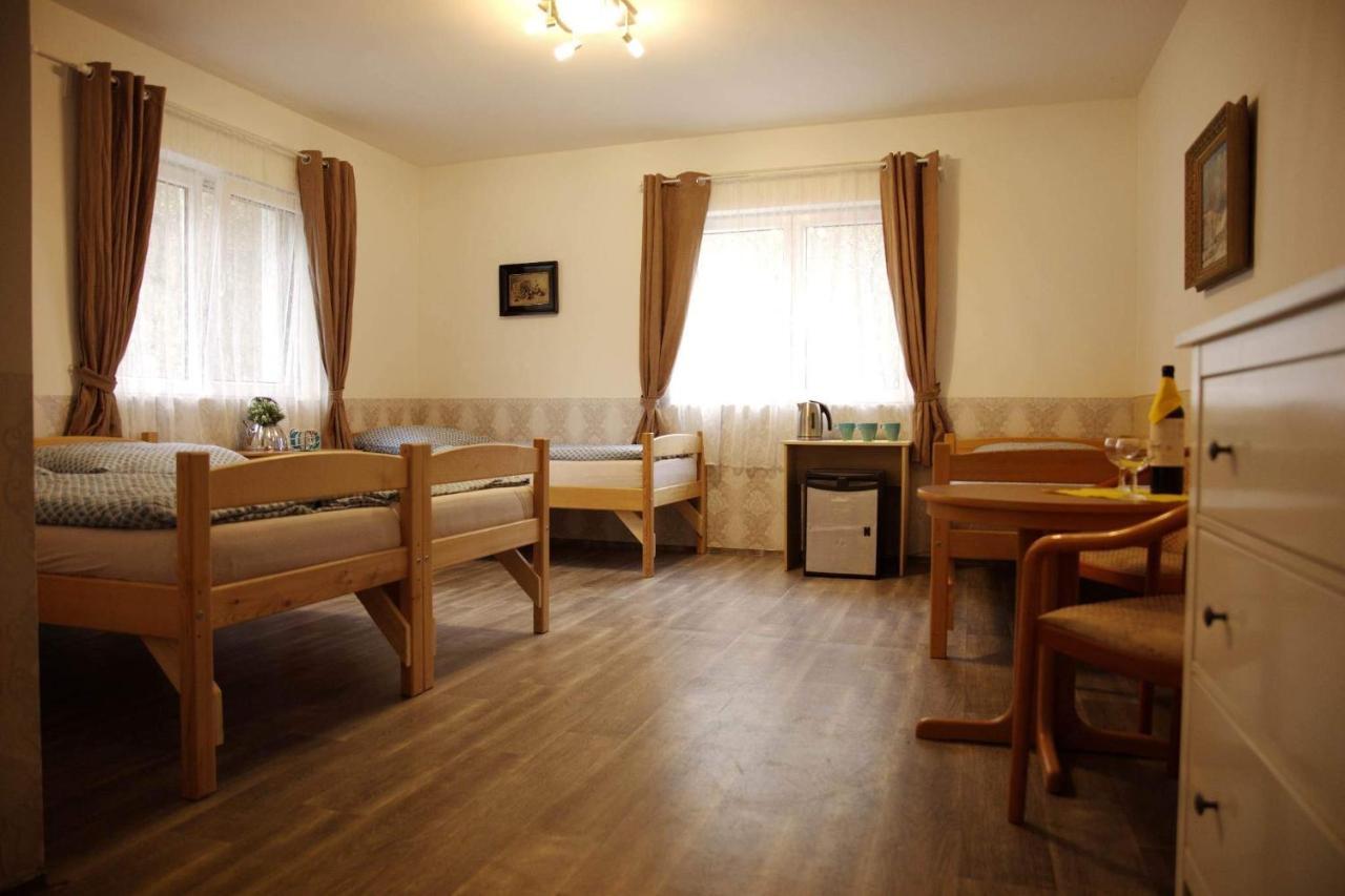 Penzion U Jezera Hotel กอนสตันติโนวี ลาซเย ภายนอก รูปภาพ